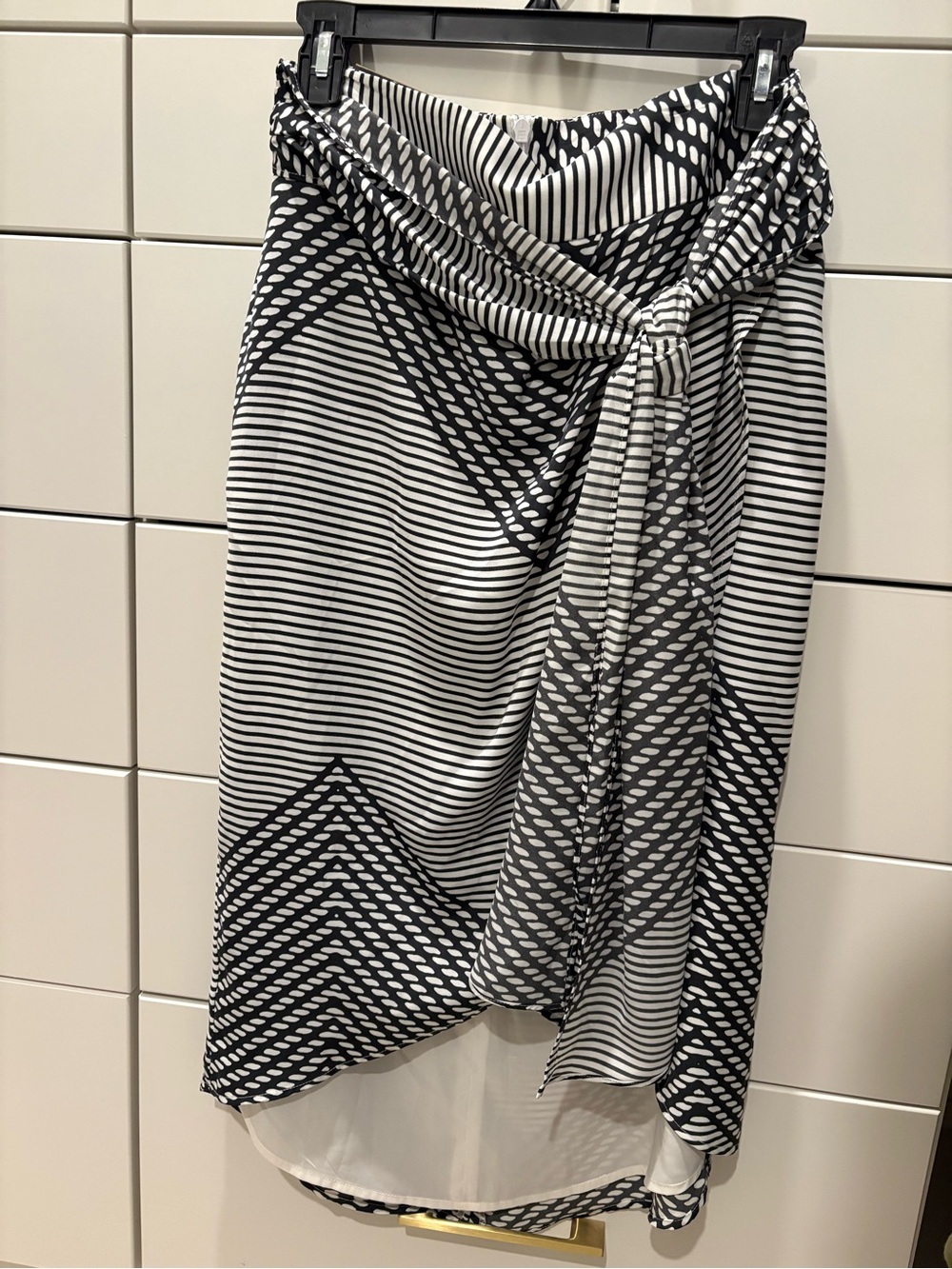 NWT - Banana Republic Black and White Knotted High-Low Wrap Skirt